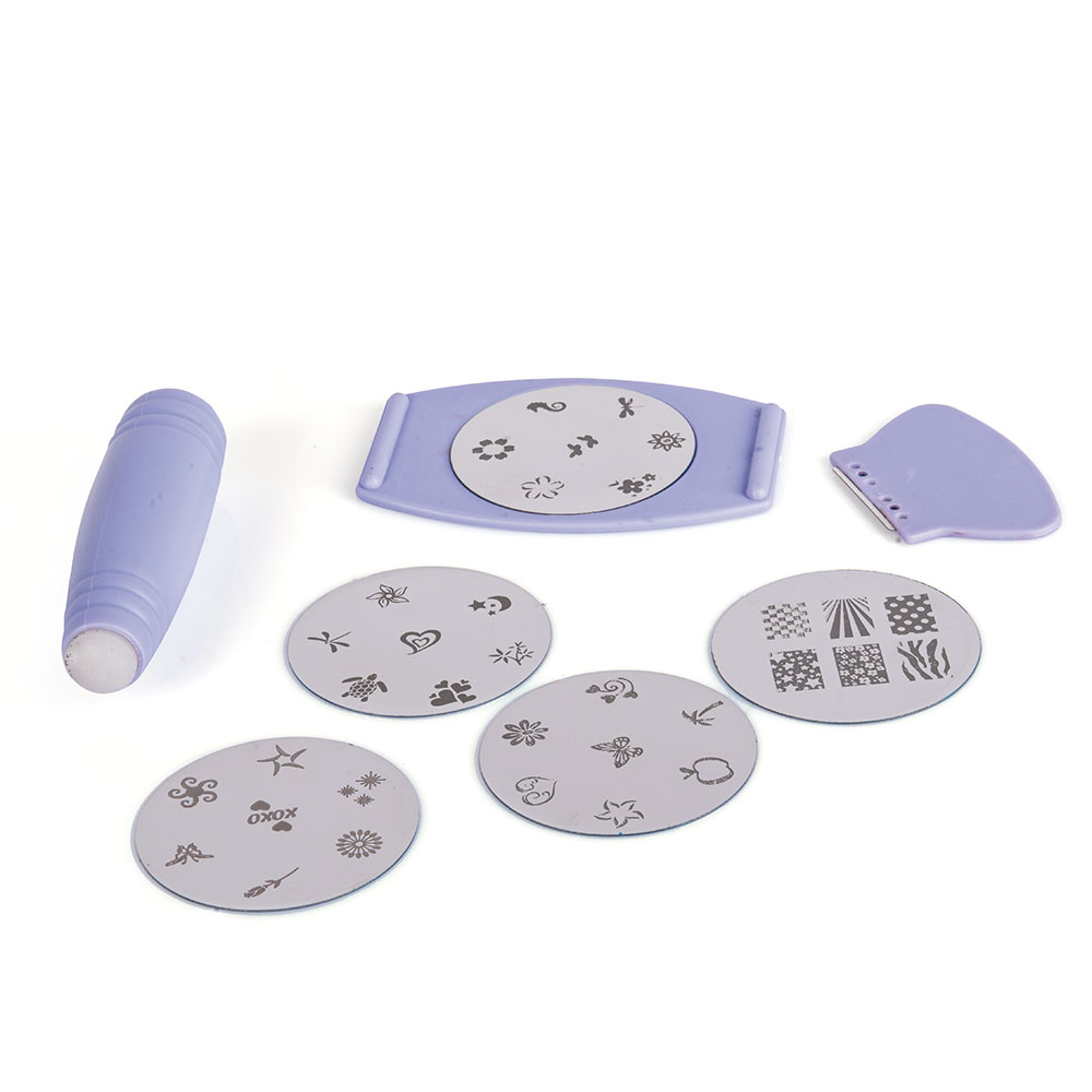 Il kit per decorare le unghie