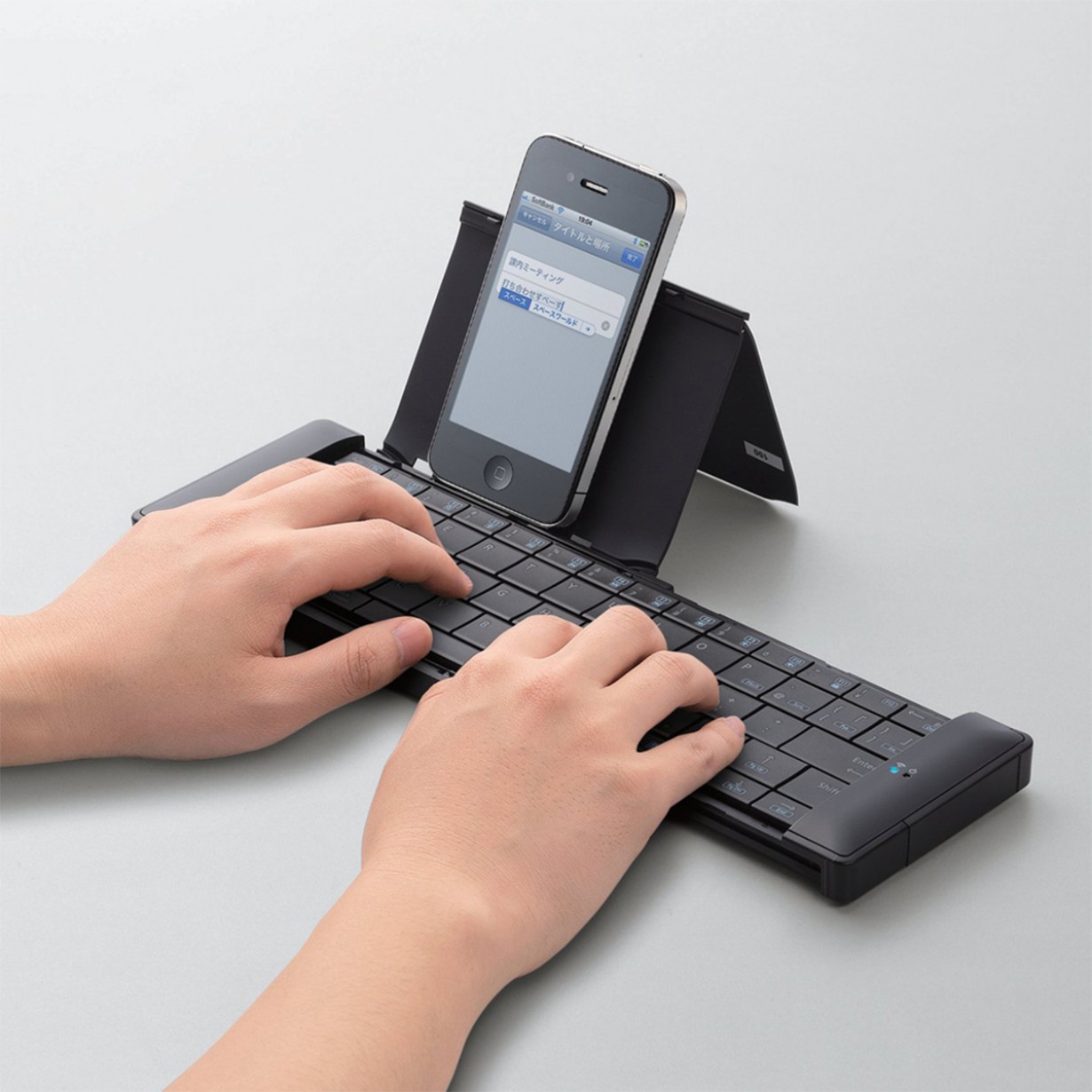Una tastiera pieghevole bluetooth