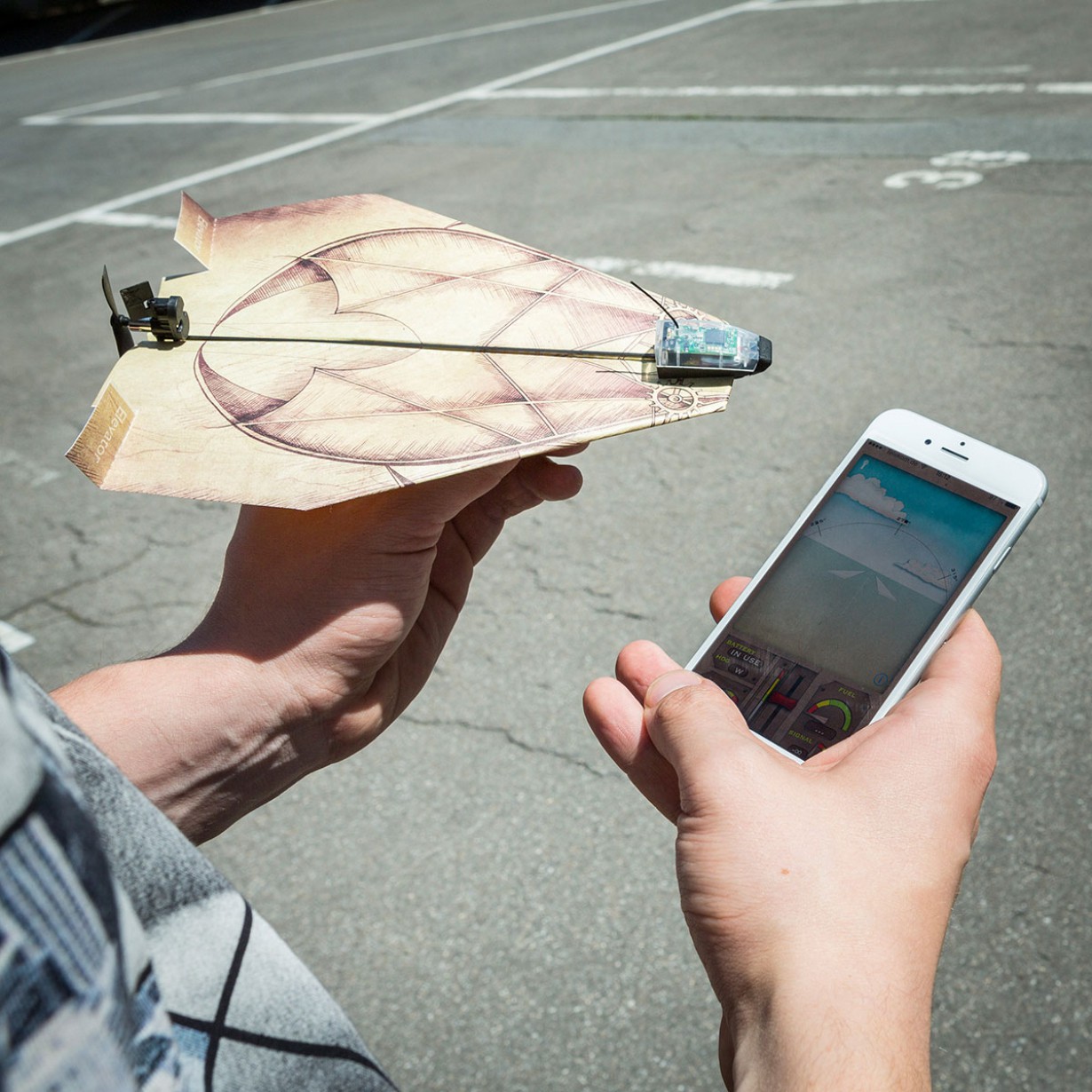 Il kit per telecomandare gli aeroplani di carta